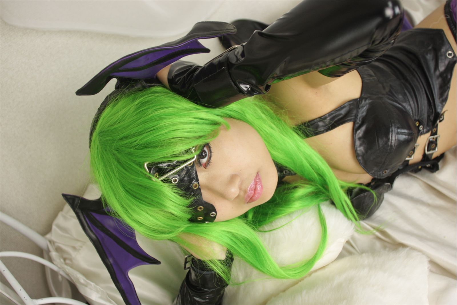 [Cosplay]  Darkstalkers - Morrigan with great body in latex 2